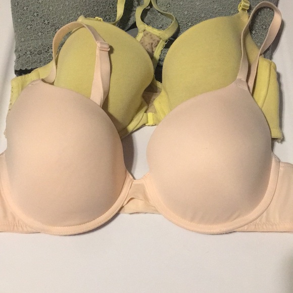 4 Victoria Secret Bras - Picture 3 of 7